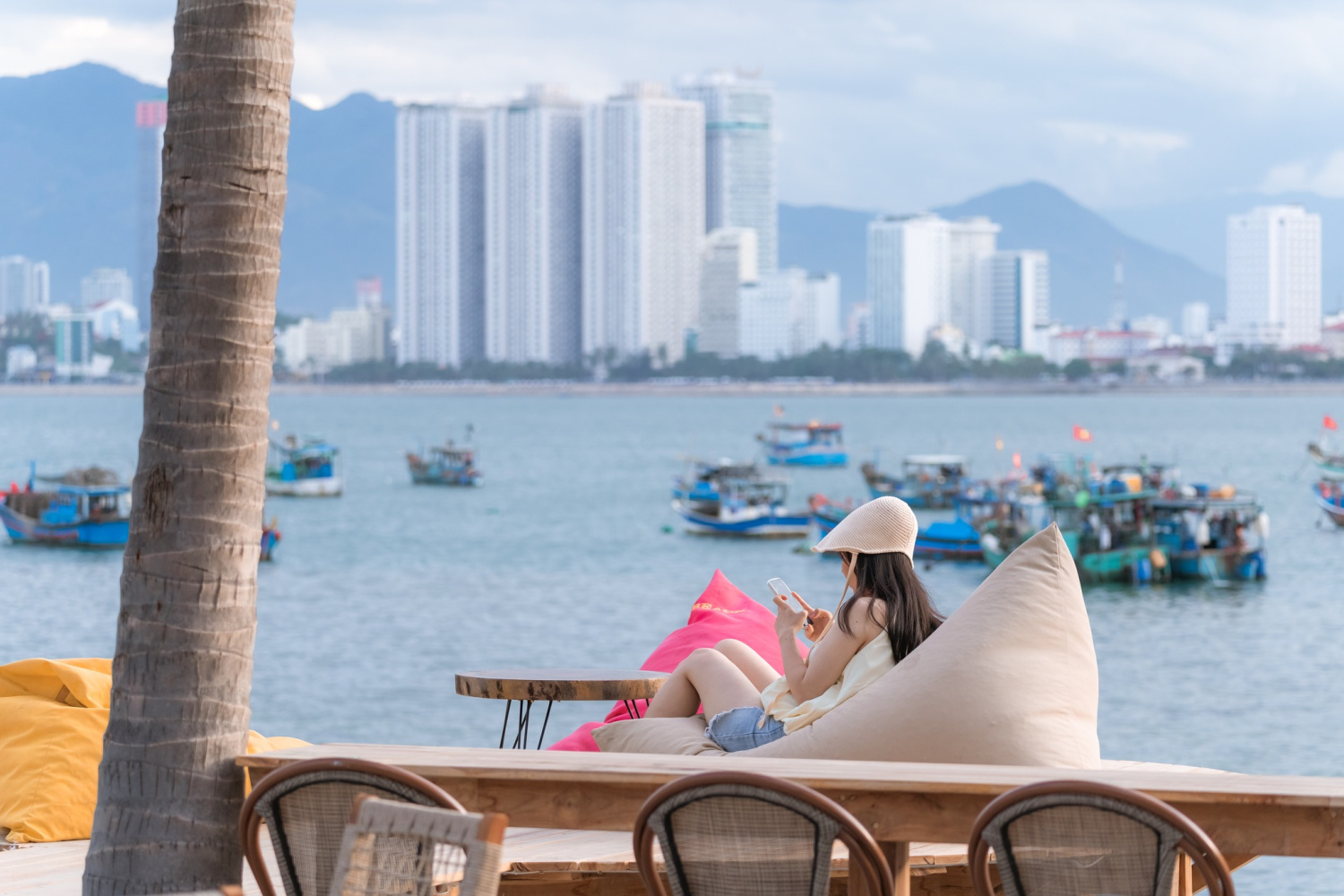 Check in quán cà phê tỷ đô Marina Beach Nha Trang